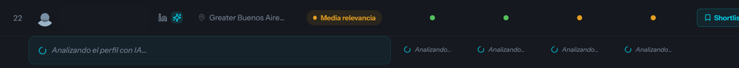 El análisis por criterio se despliega debajo del candidato.